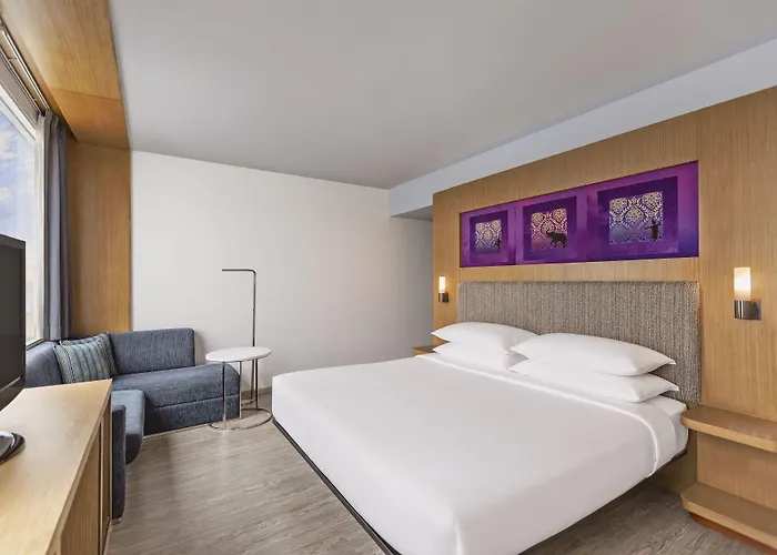 Aloft By Marriott Sukhumvit 11 Hotel