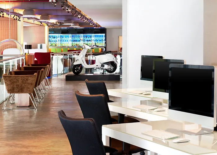 Aloft By Marriott Sukhumvit 11 Hotel