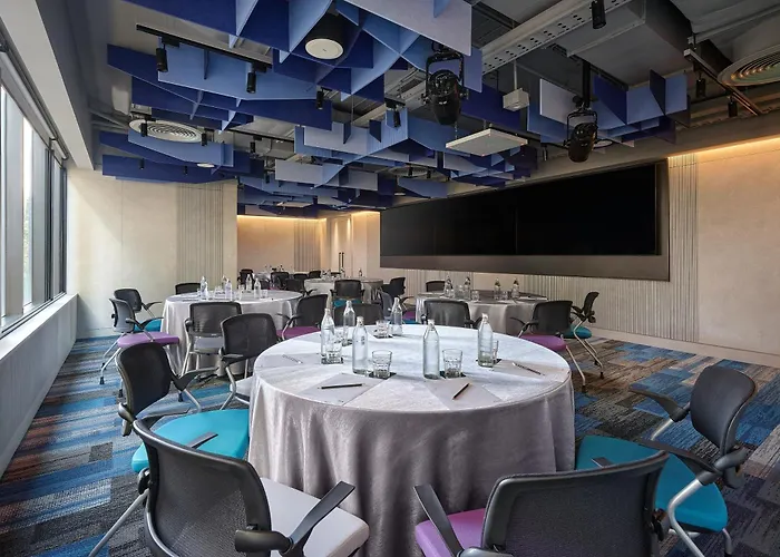 Aloft By Marriott Sukhumvit 11 Hotel Bangkok